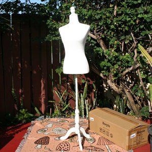 Female Dress Form White Mannequin Body Torso With Wooden Tripod Stand Size 6 New